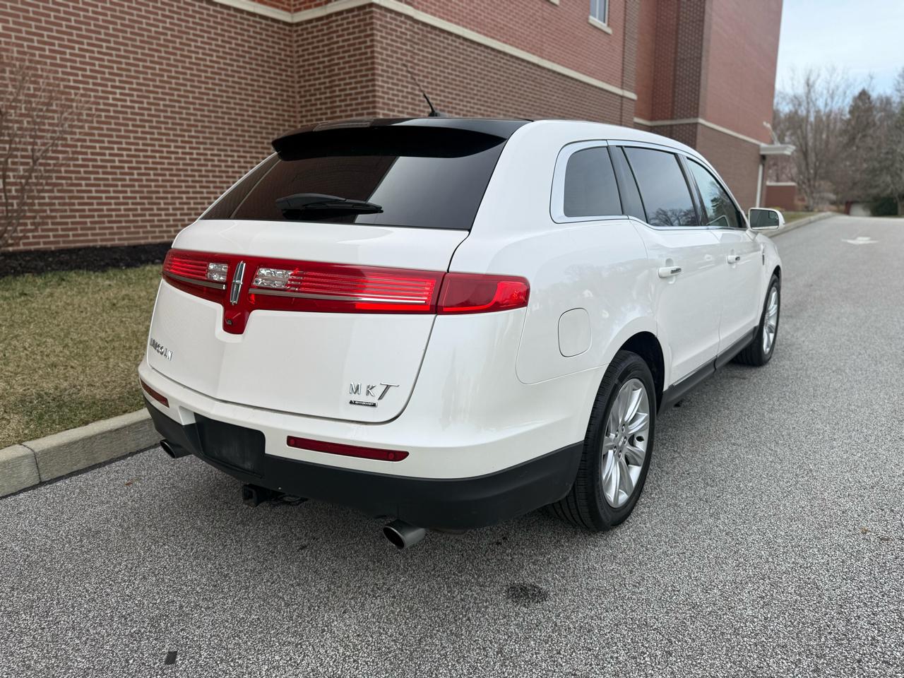 Lincoln MKT  2016
