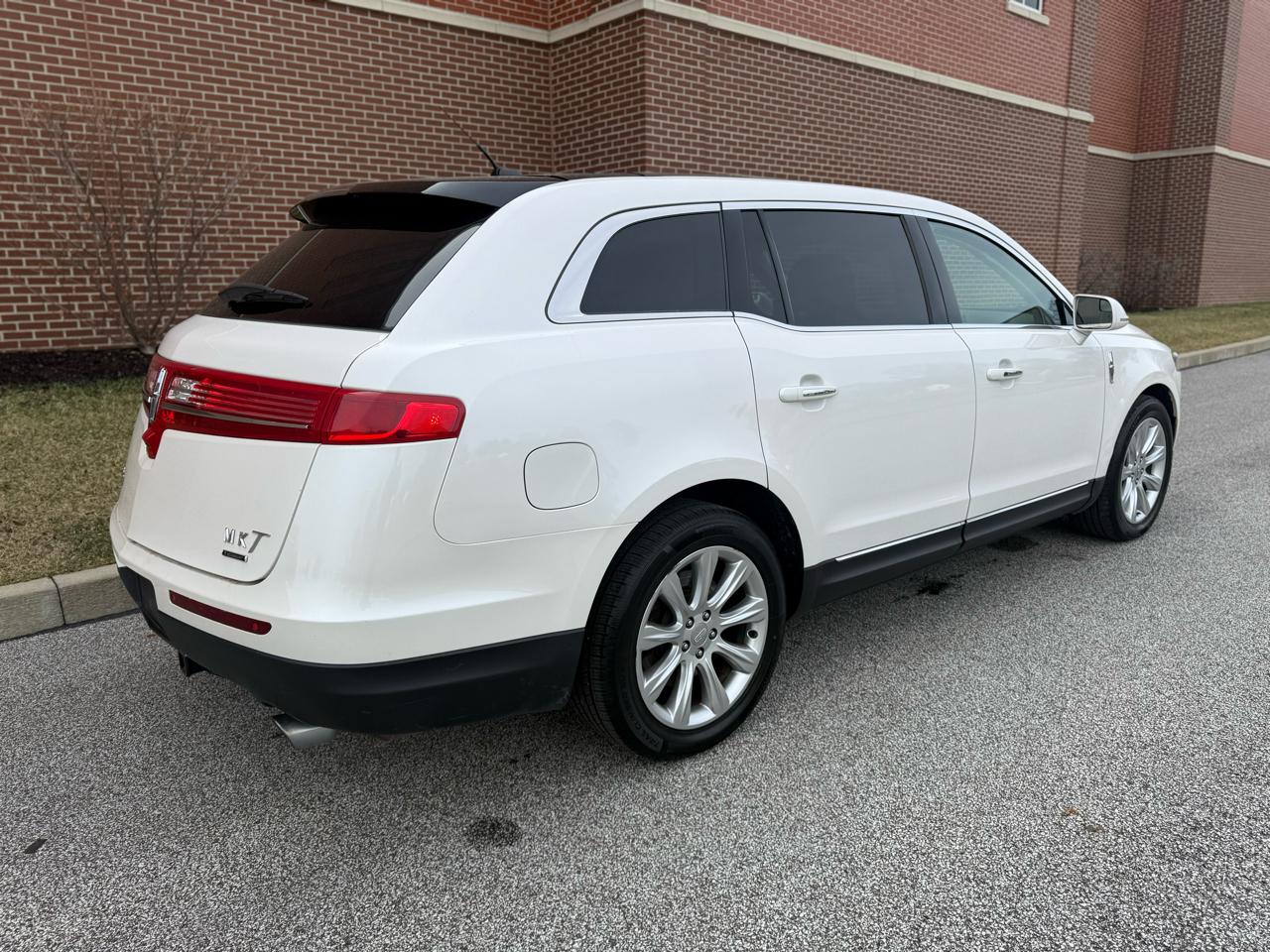 Lincoln MKT  2016