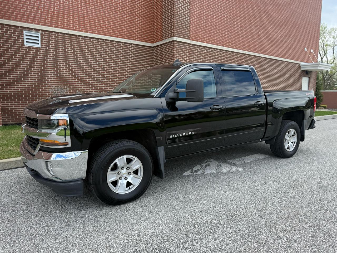 Chevrolet Silverado 1500 4WD Crew Cab 143.5" LT w/1LT 2017