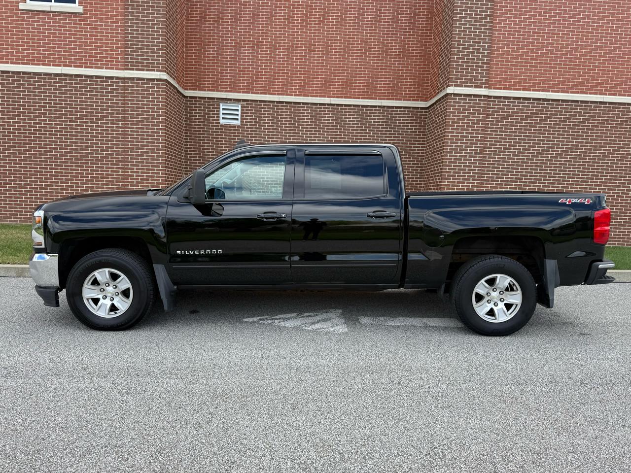 Chevrolet Silverado 1500 4WD Crew Cab 143.5" LT w/1LT 2017