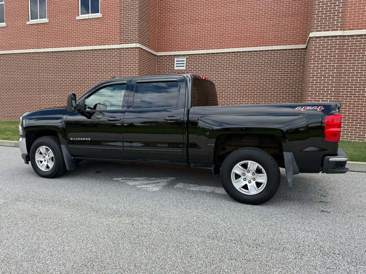 Chevrolet Silverado 1500 4WD Crew Cab 143.5" LT w/1LT 2017