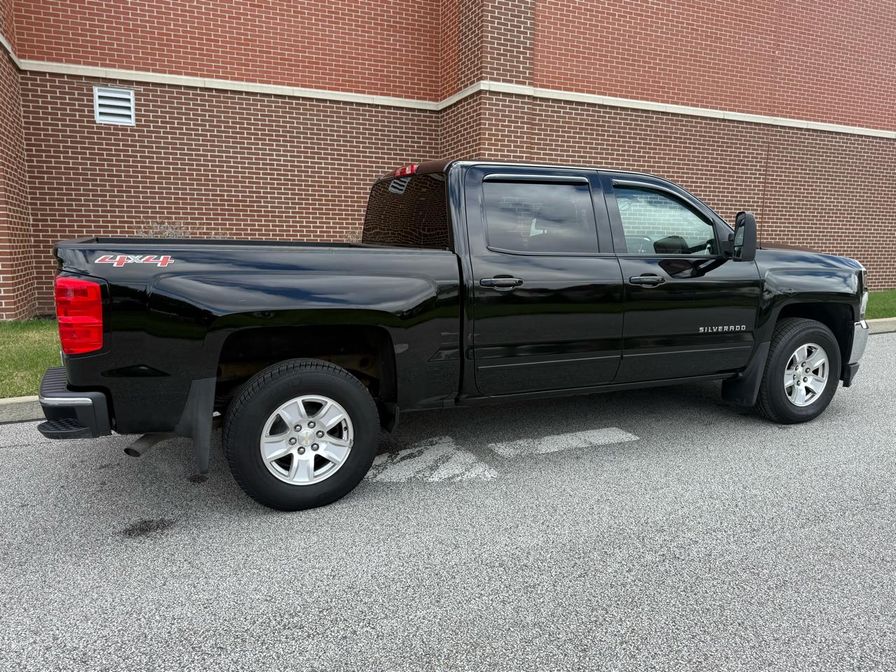 Chevrolet Silverado 1500 4WD Crew Cab 143.5" LT w/1LT 2017