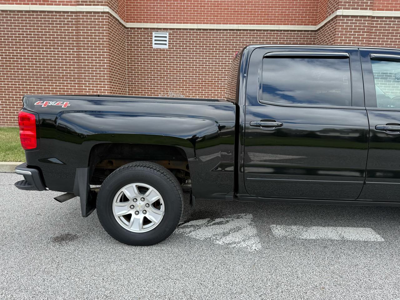 Chevrolet Silverado 1500 4WD Crew Cab 143.5" LT w/1LT 2017