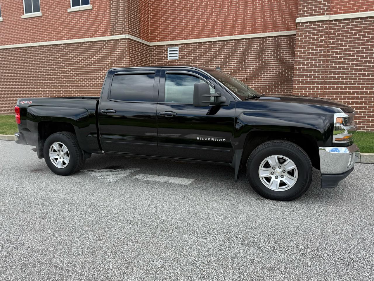 Chevrolet Silverado 1500 4WD Crew Cab 143.5" LT w/1LT 2017