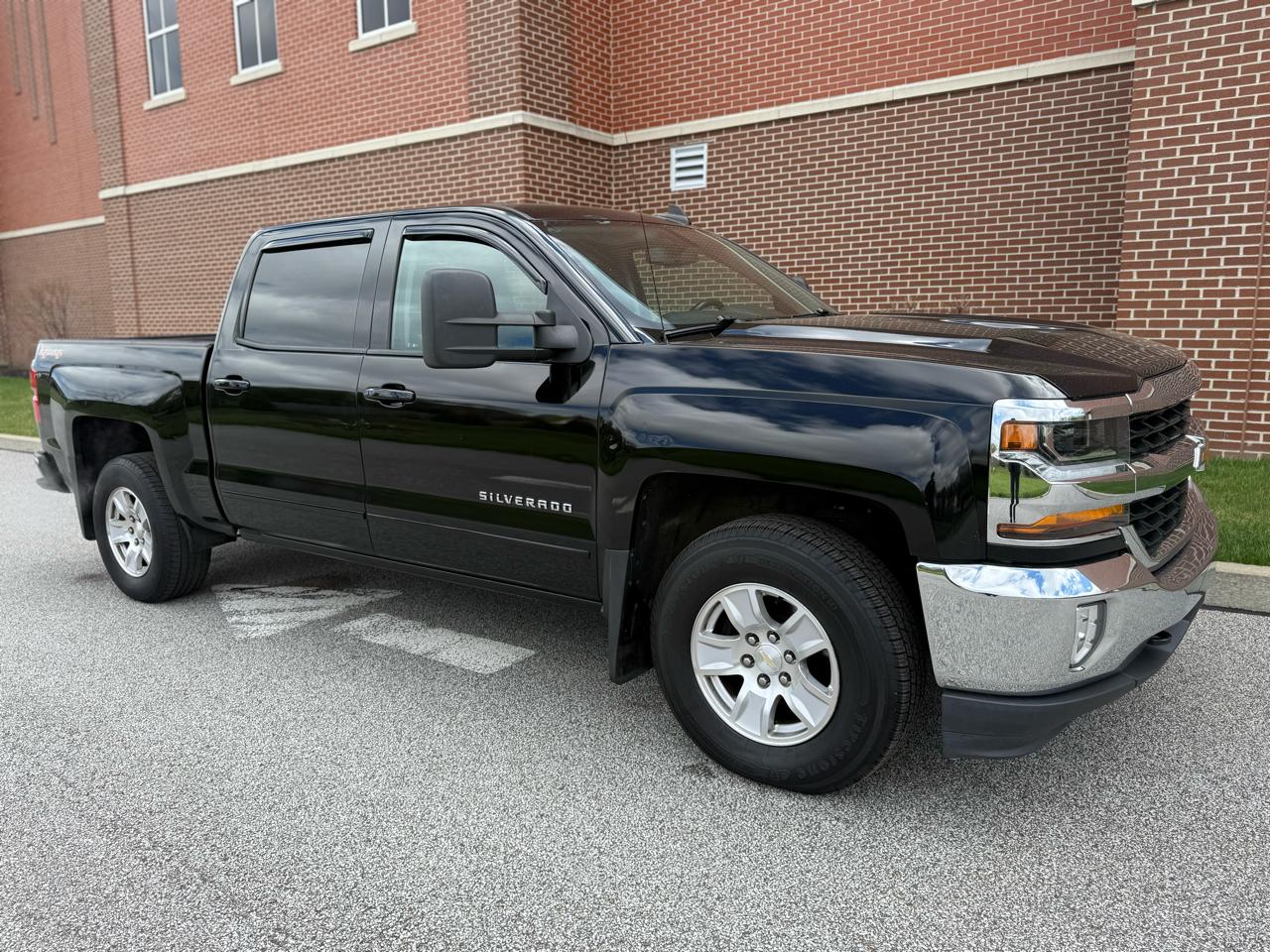 Chevrolet Silverado 1500 4WD Crew Cab 143.5" LT w/1LT 2017