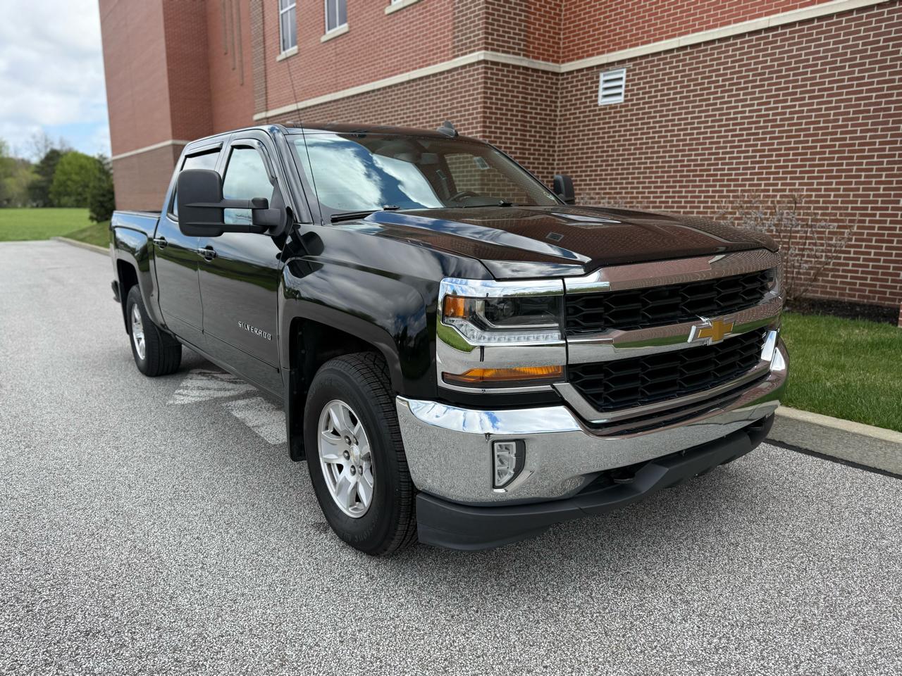 Chevrolet Silverado 1500 4WD Crew Cab 143.5" LT w/1LT 2017