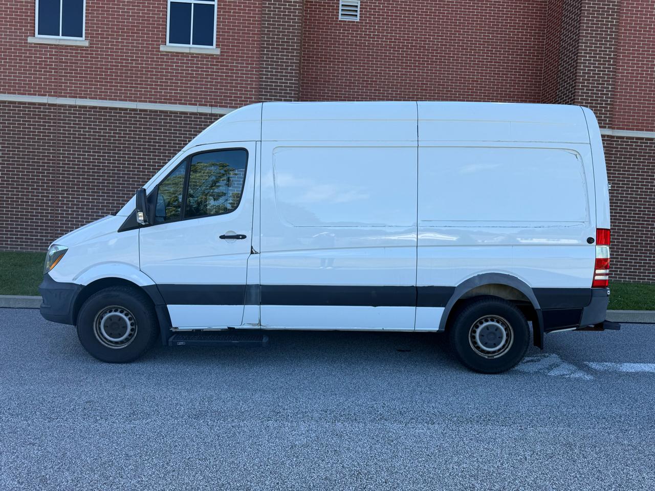 Mercedes-Benz Sprinter 2500 Standard Roof V6 144" RWD 2017