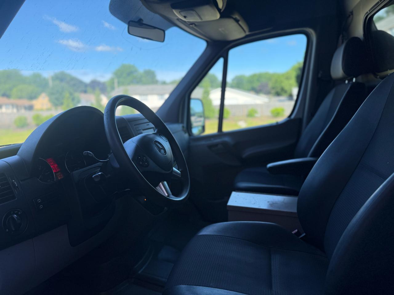Mercedes-Benz Sprinter 2500 Standard Roof V6 144" RWD 2017