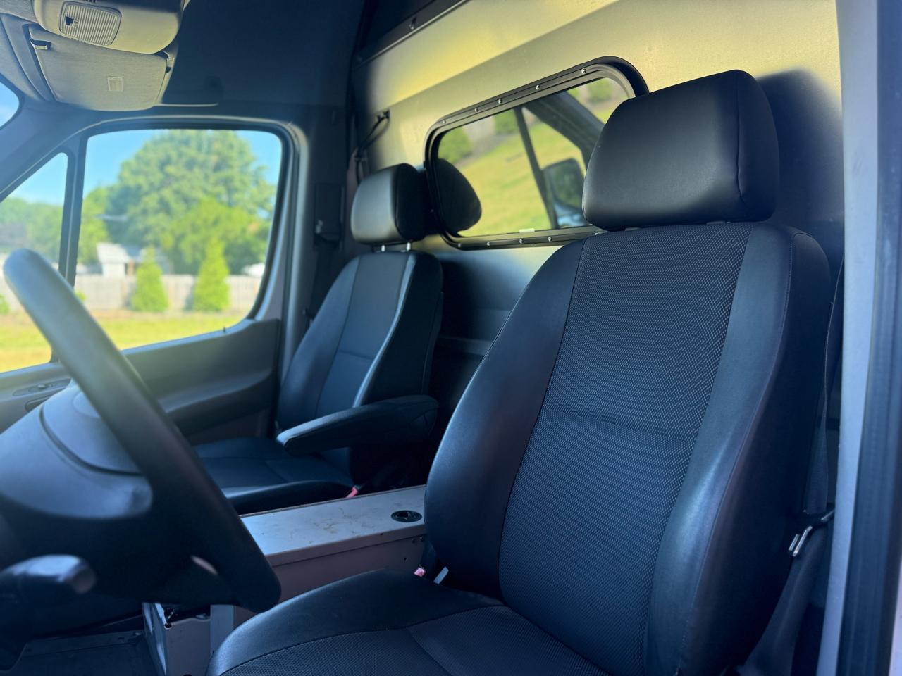 Mercedes-Benz Sprinter 2500 Standard Roof V6 144" RWD 2017