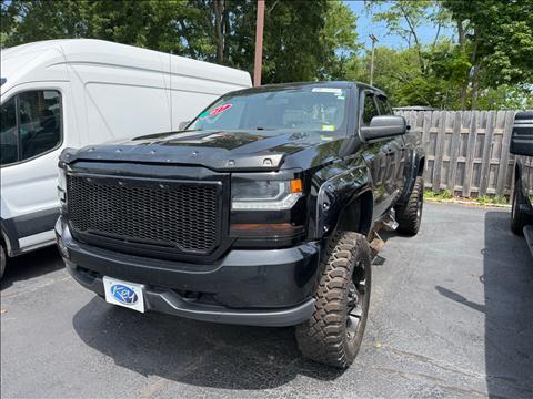 2017 Chevrolet Silverado 1500 4WD Double Cab 143.5" Custom
