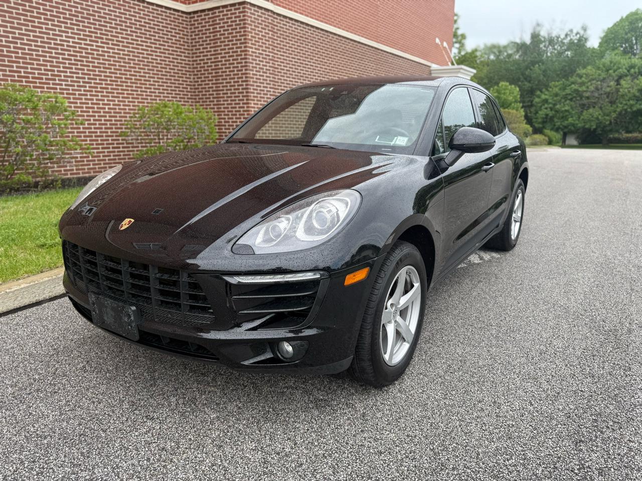 2017 Porsche Macan -'s photo