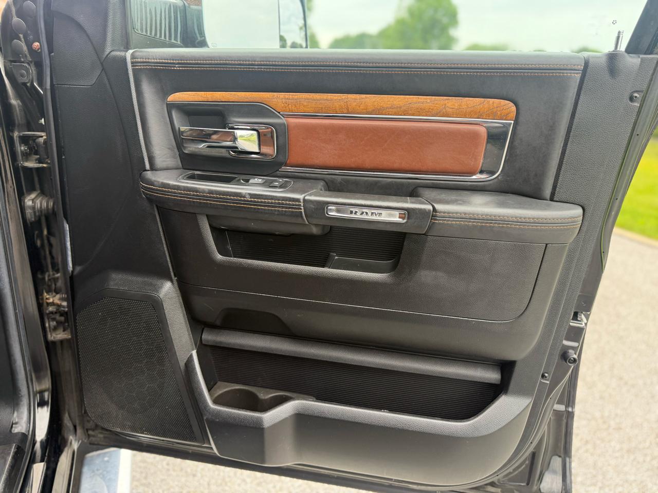 RAM 1500 4WD Crew Cab 140.5" Longhorn 2014