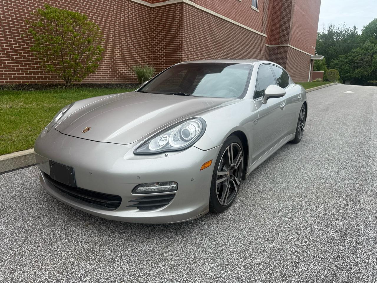 Porsche Panamera 4dr HB 2011