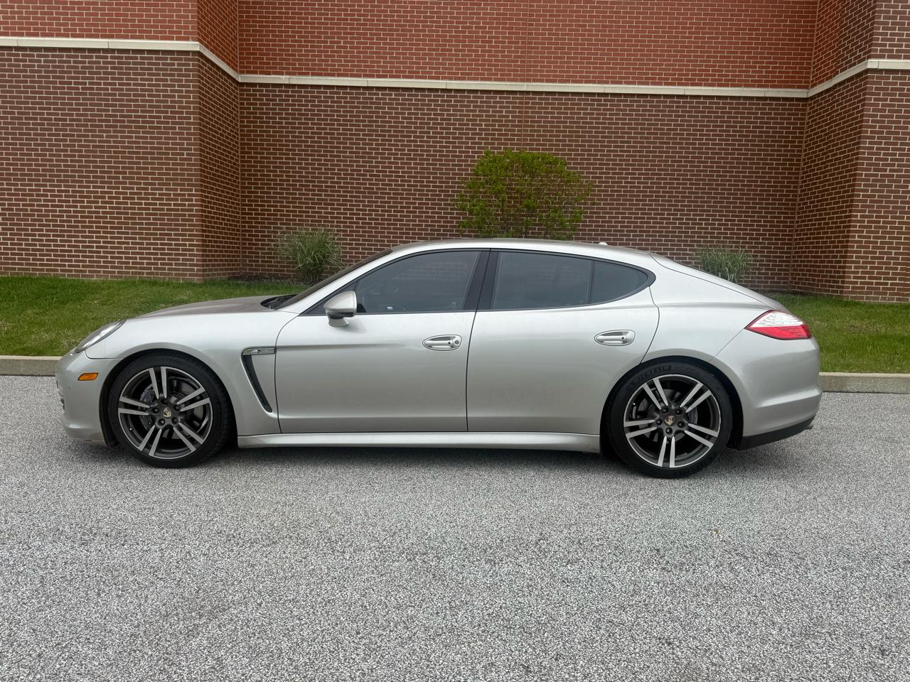 Porsche Panamera 4dr HB 2011