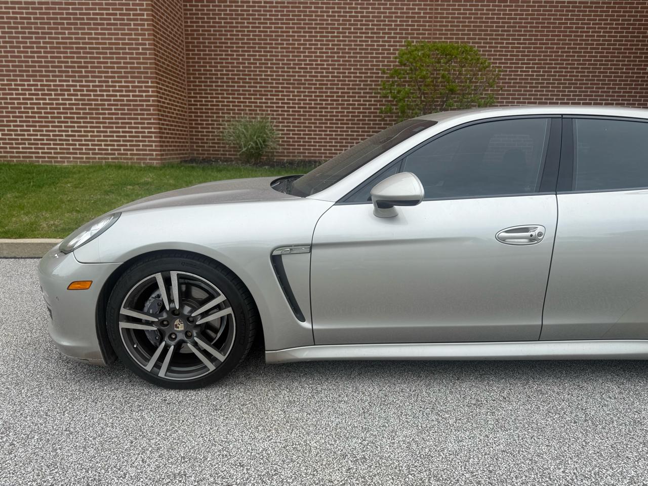 Porsche Panamera 4dr HB 2011
