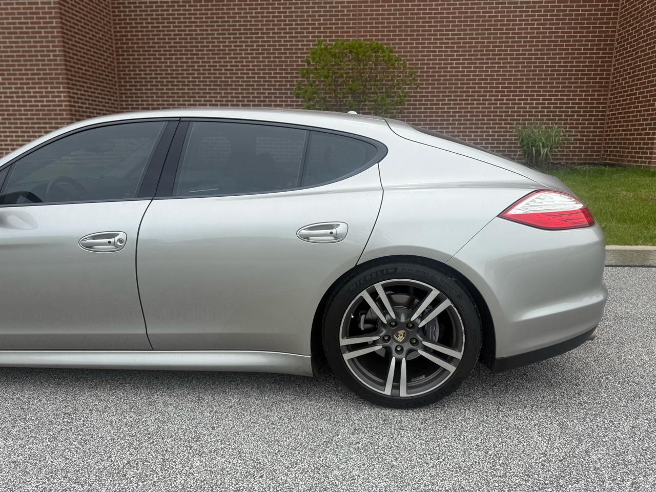 Porsche Panamera 4dr HB 2011