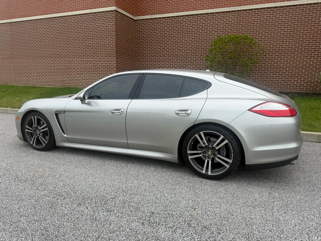 Porsche Panamera 4dr HB 2011
