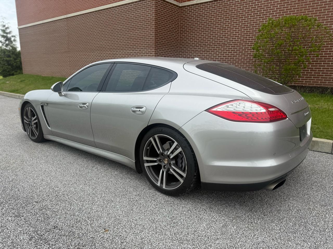 Porsche Panamera 4dr HB 2011