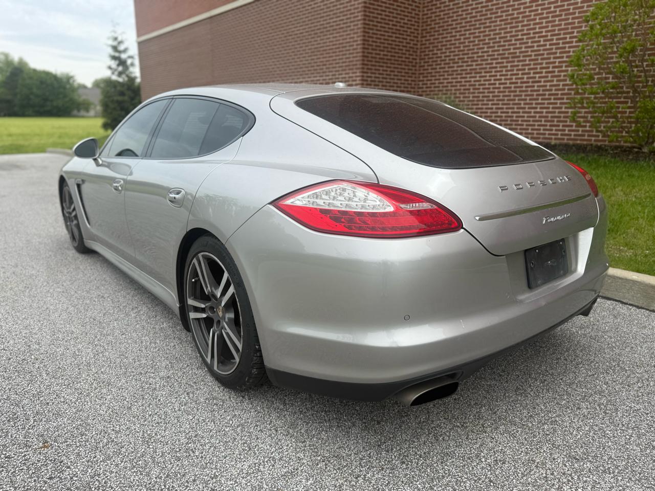 Porsche Panamera 4dr HB 2011