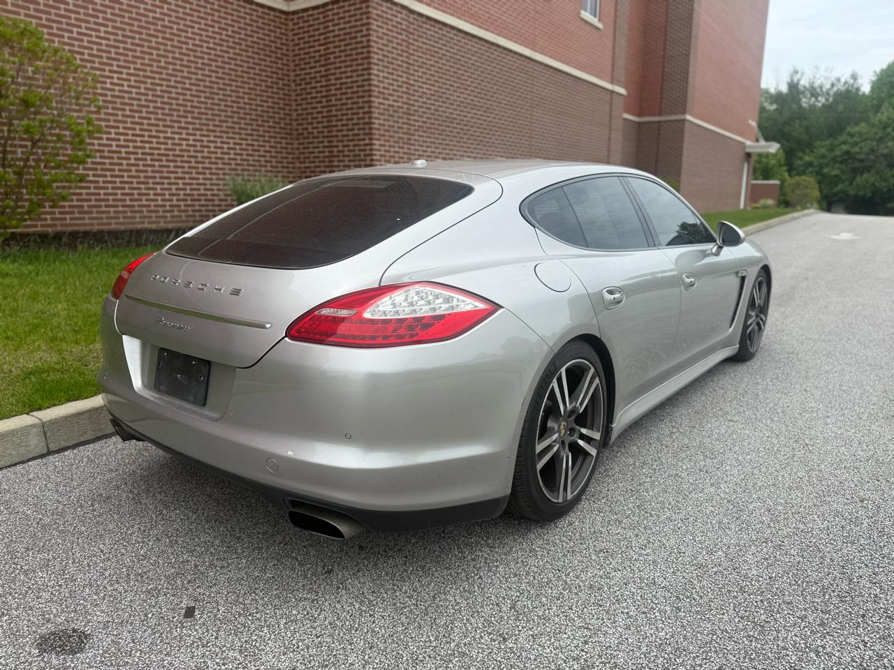 Porsche Panamera 4dr HB 2011
