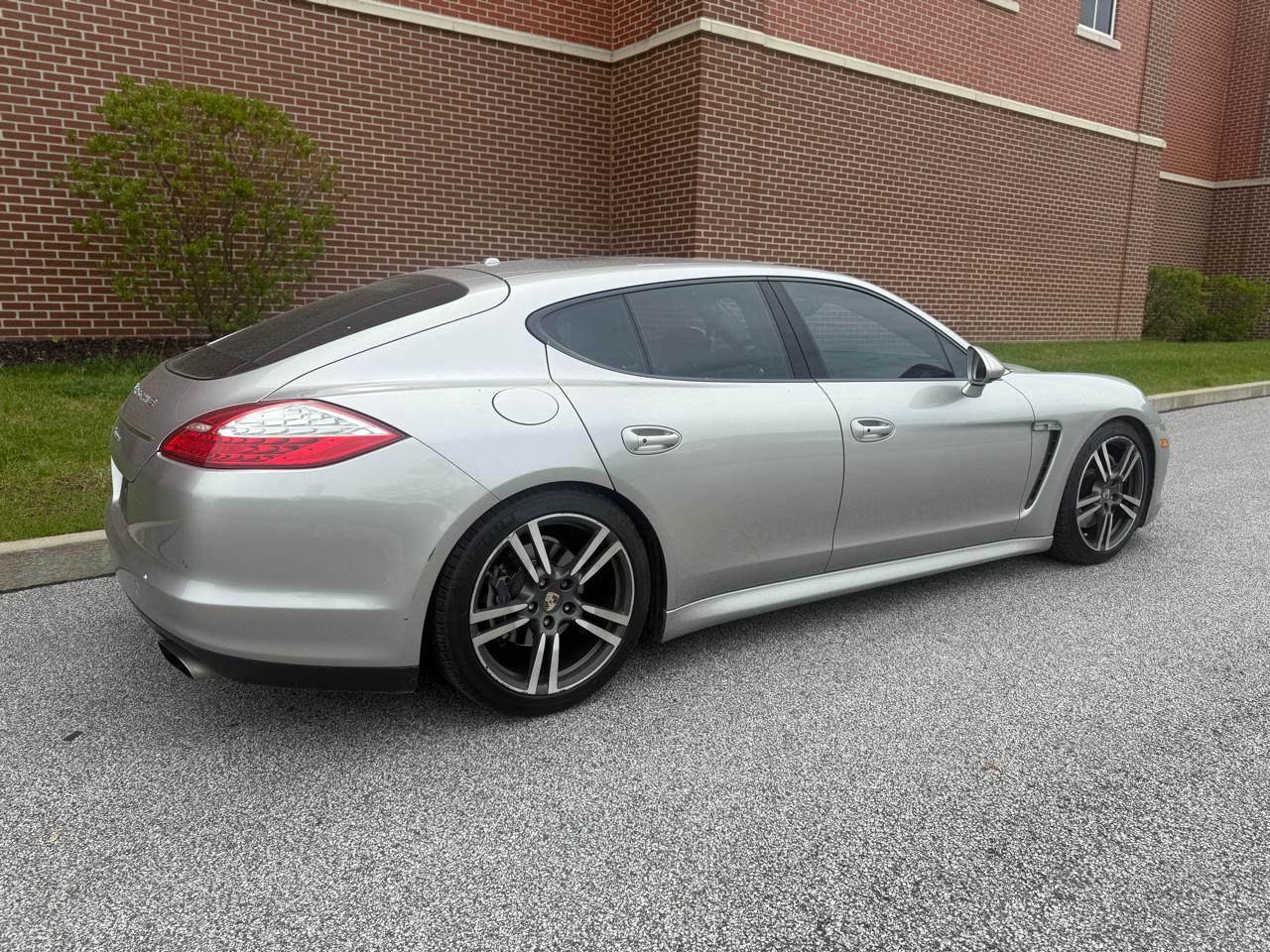 Porsche Panamera 4dr HB 2011