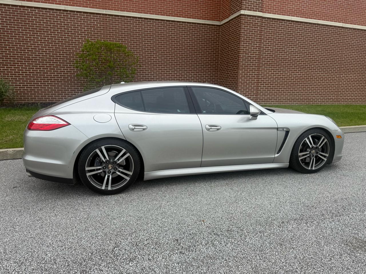 Porsche Panamera 4dr HB 2011
