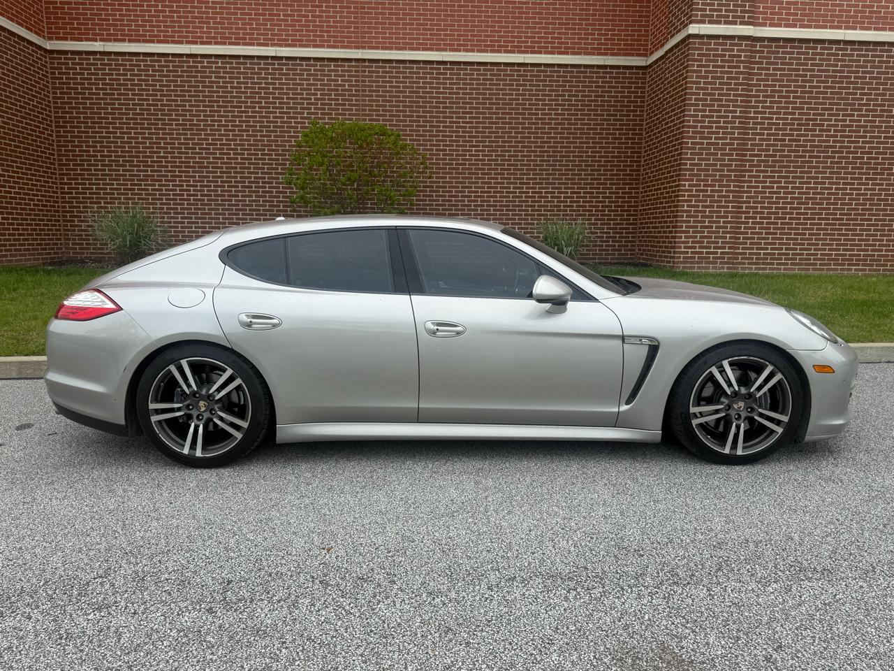 Porsche Panamera 4dr HB 2011