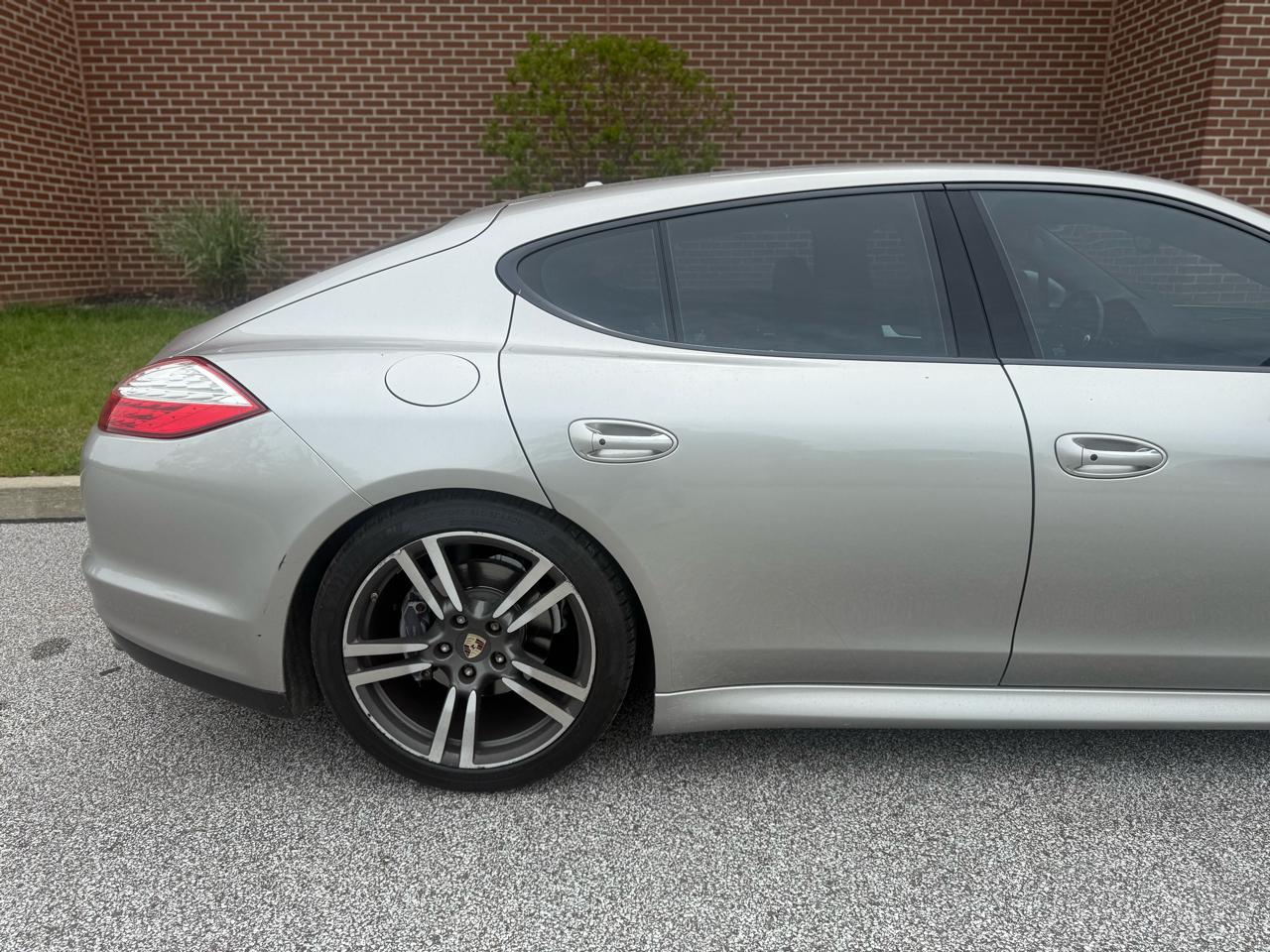 Porsche Panamera 4dr HB 2011