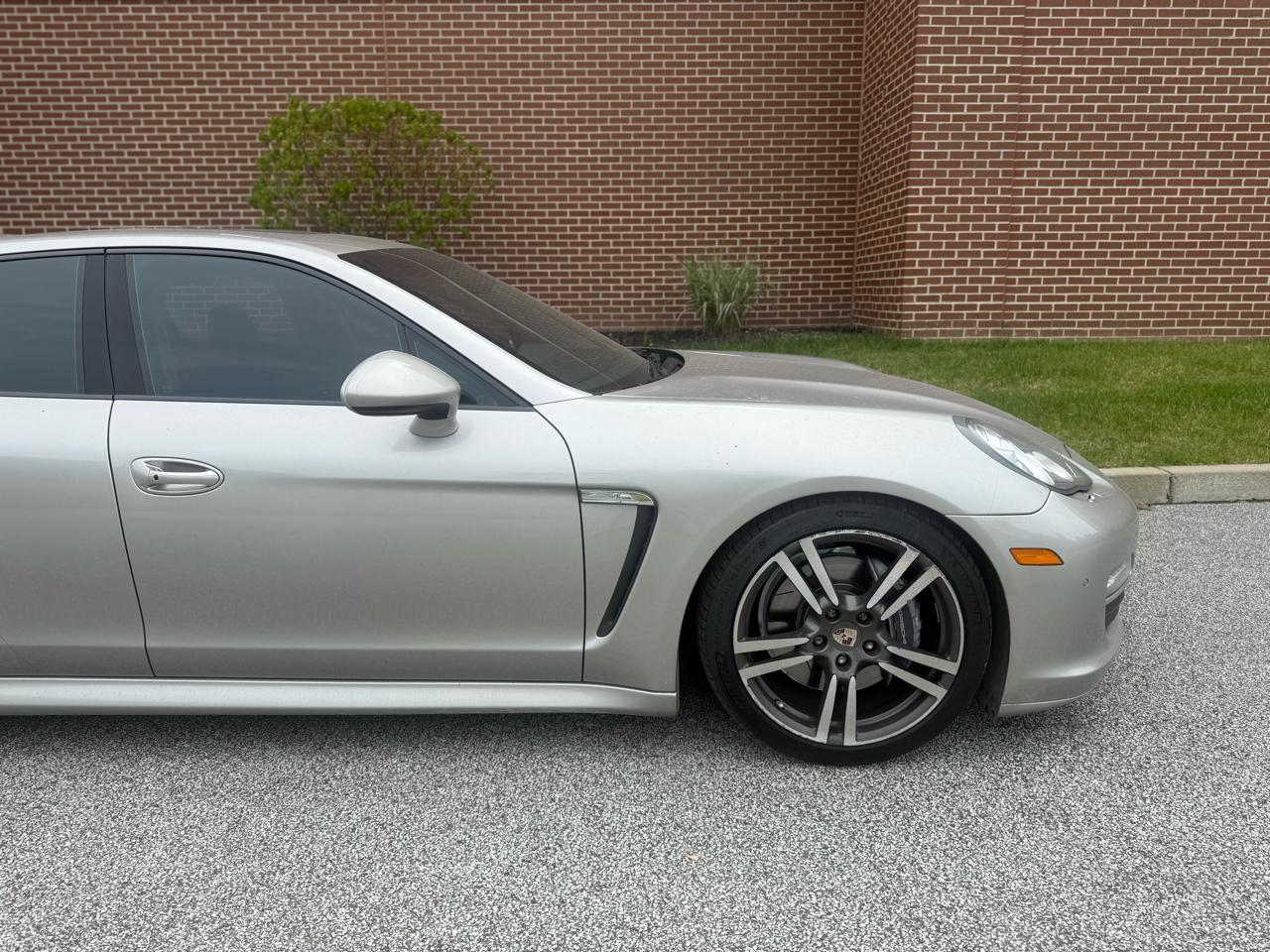 Porsche Panamera 4dr HB 2011