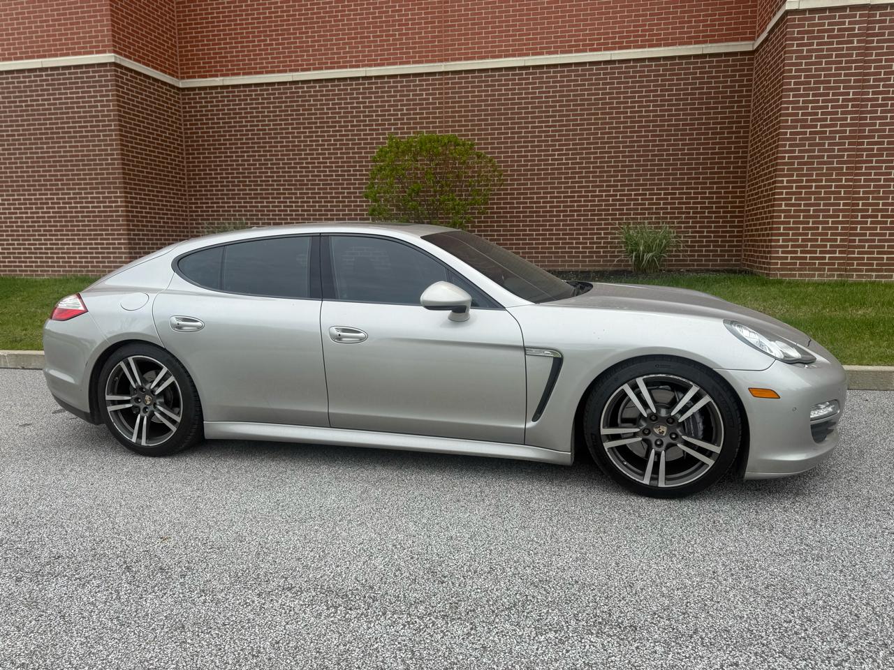 Porsche Panamera 4dr HB 2011