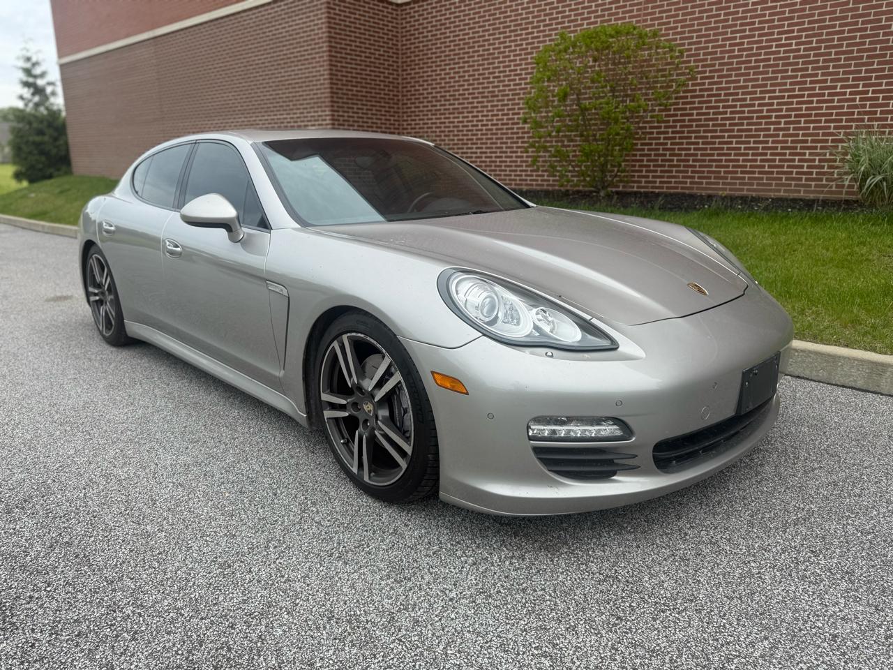 Porsche Panamera 4dr HB 2011