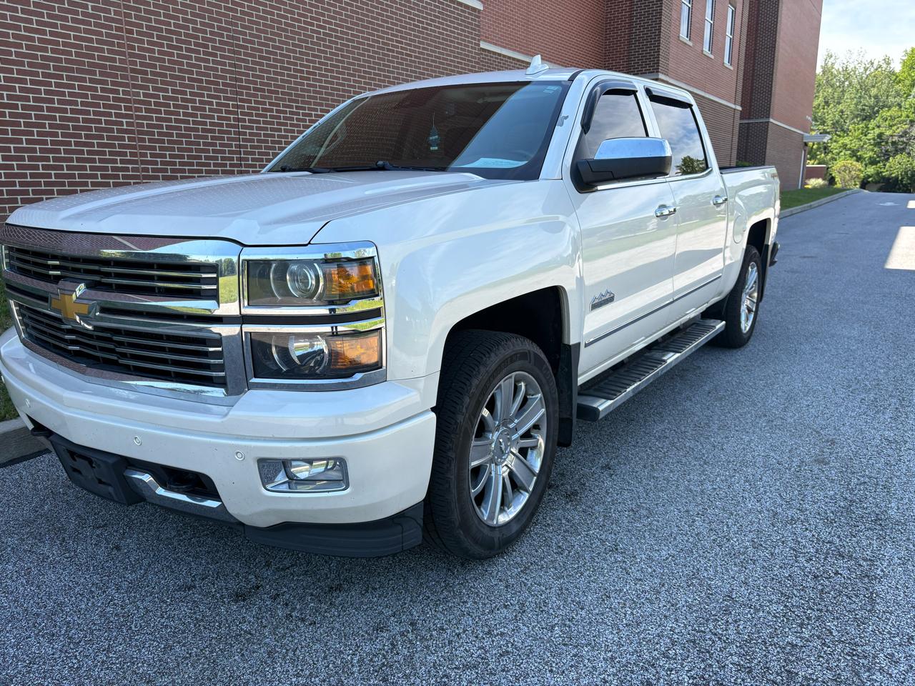 2015 Chevrolet Silverado 1500 4WD Crew Cab 143.5" High Country