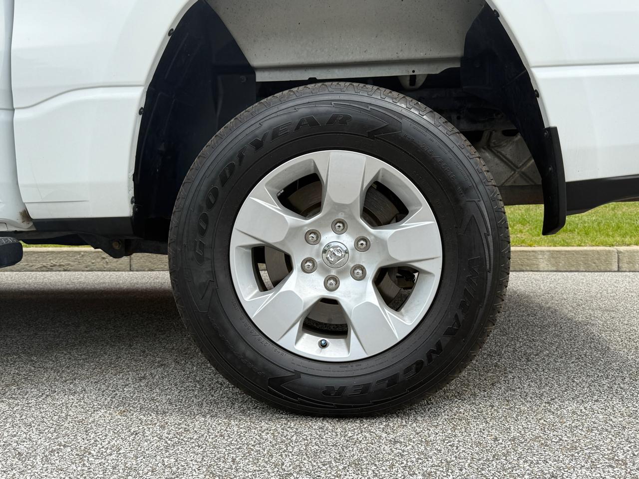 RAM 1500 Big Horn/Lone Star 4x4 Crew Cab 5'7" Box 2019