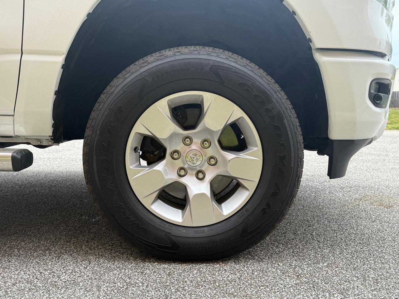 RAM 1500 Big Horn/Lone Star 4x4 Crew Cab 5'7" Box 2019