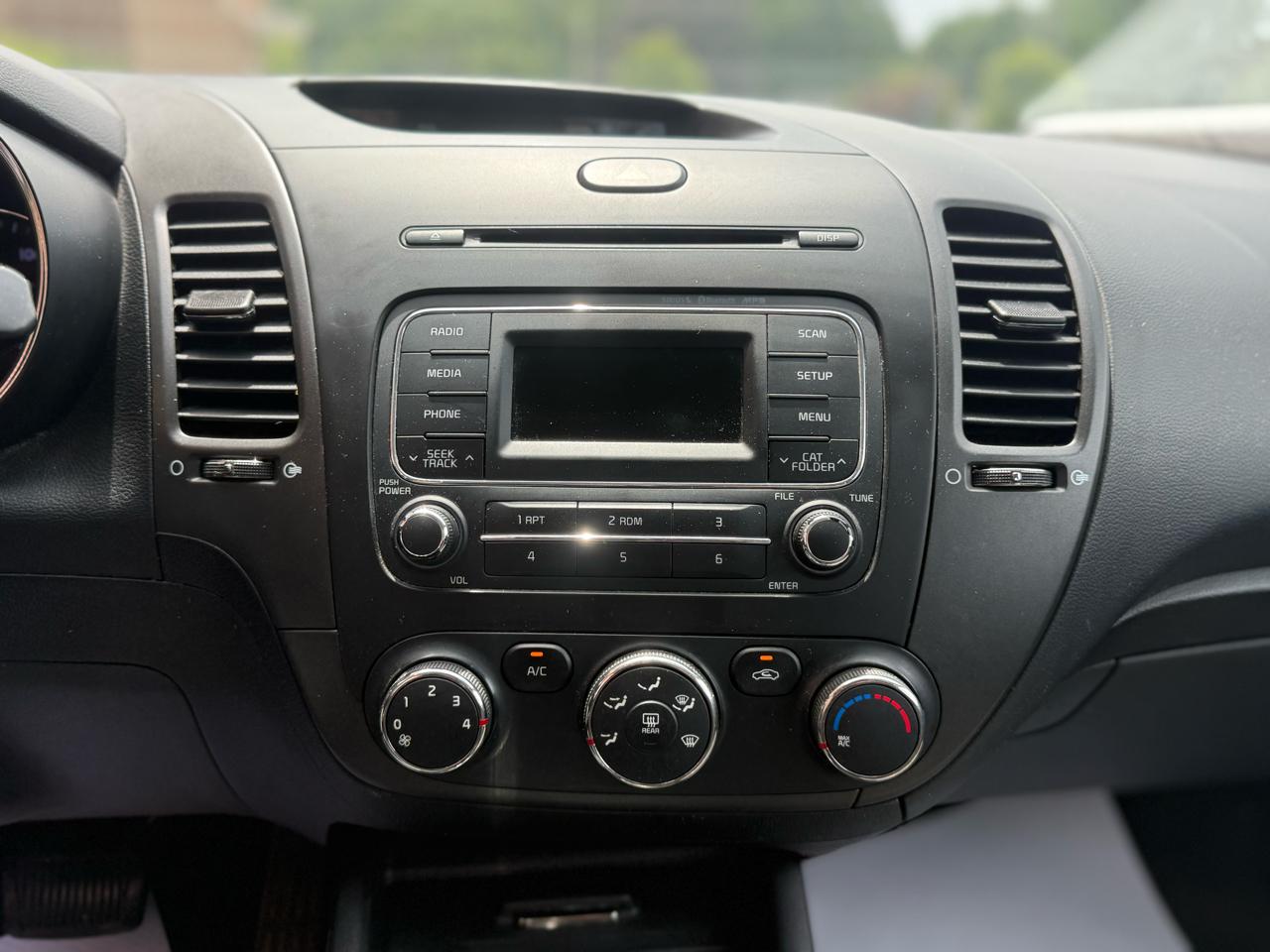 Kia Forte 4dr Sdn Auto LX 2015