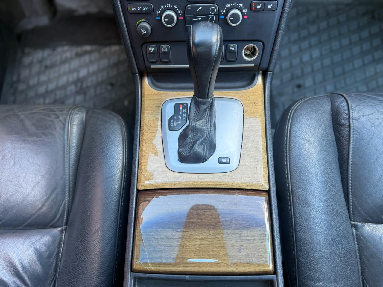 Volvo XC90 AWD 4dr I6 w/Snrf/3rd Row 2008