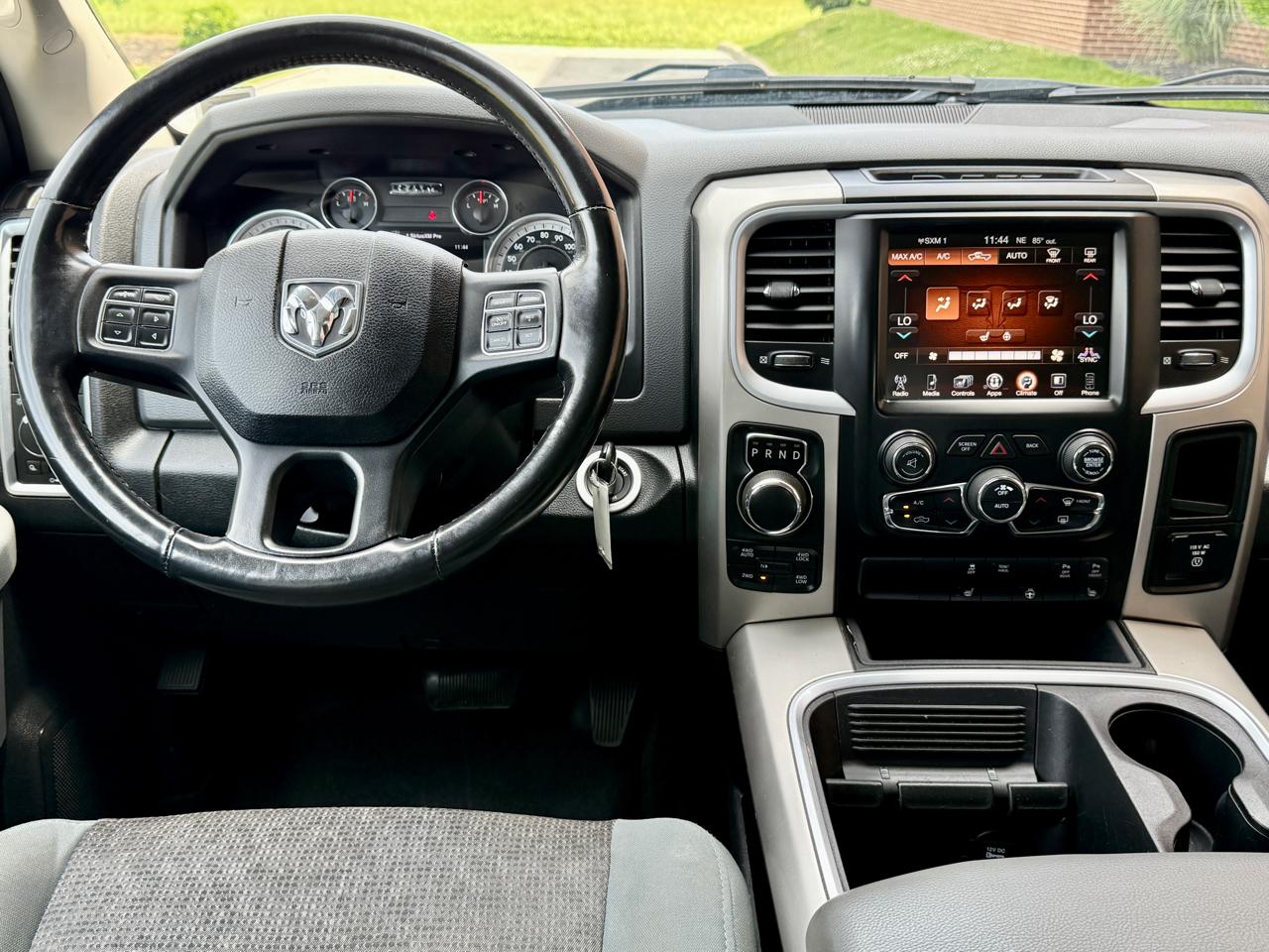 RAM 1500 4WD Crew Cab 140.5" Big Horn 2016