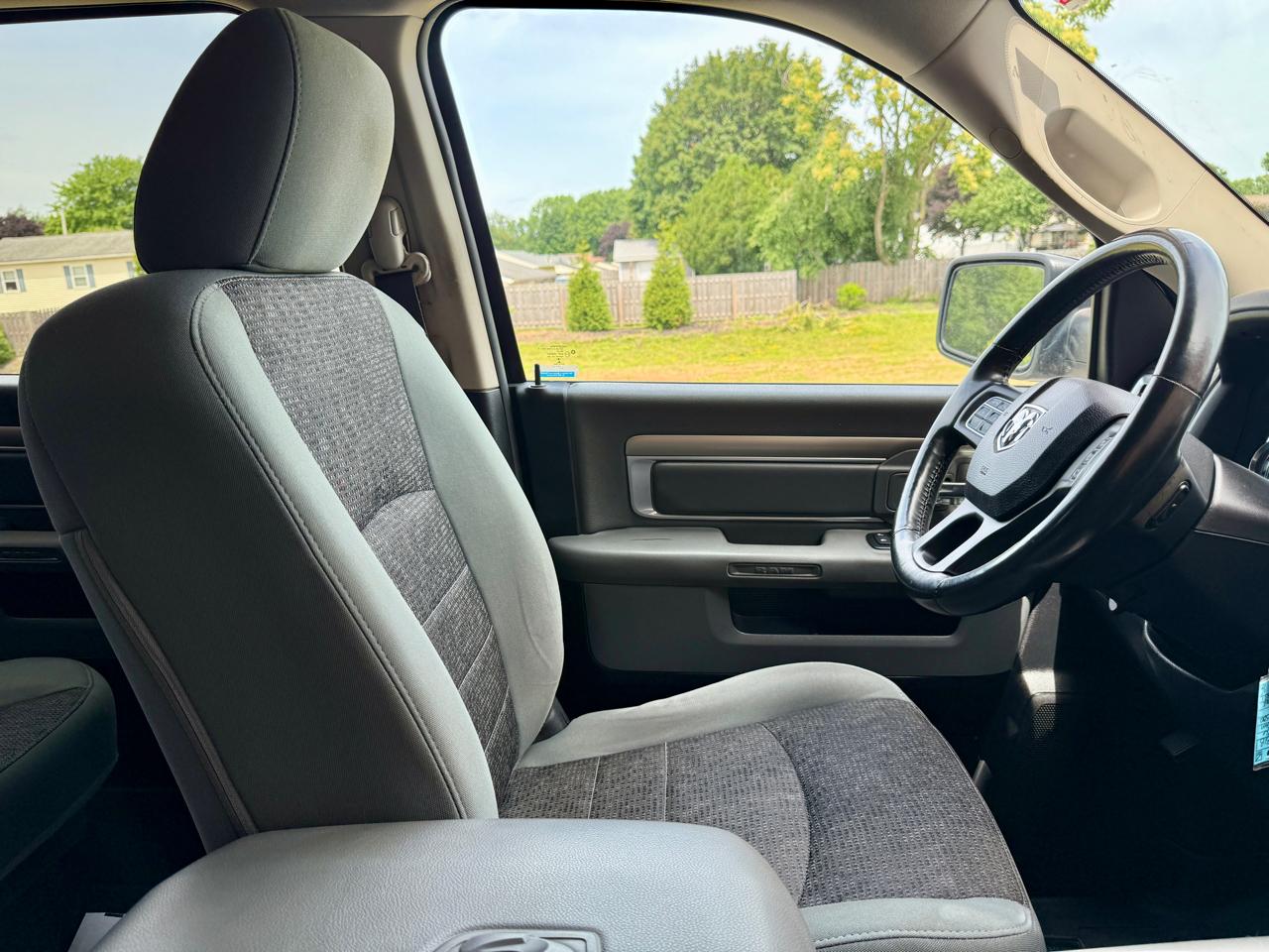 RAM 1500 4WD Crew Cab 140.5" Big Horn 2016