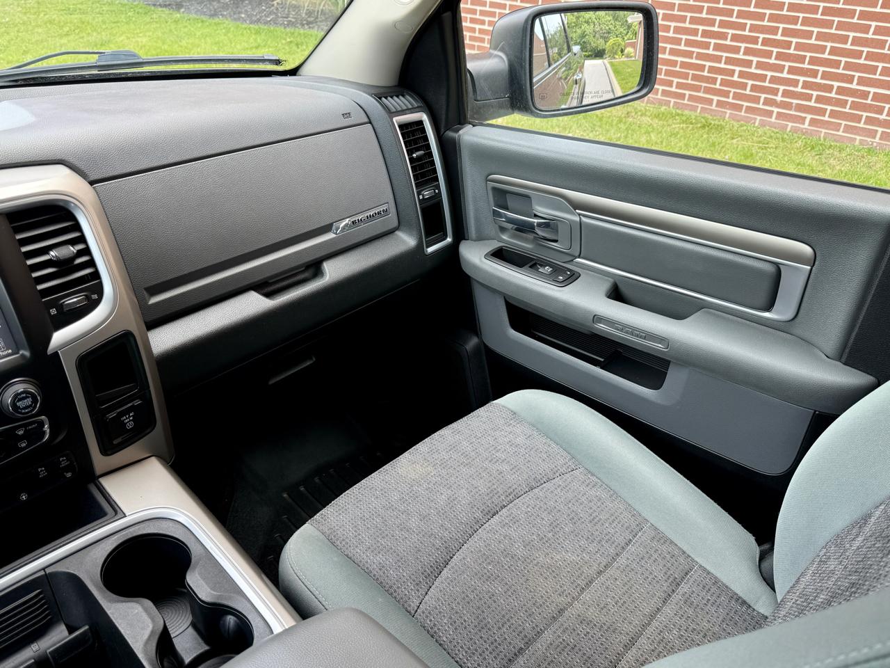 RAM 1500 4WD Crew Cab 140.5" Big Horn 2016