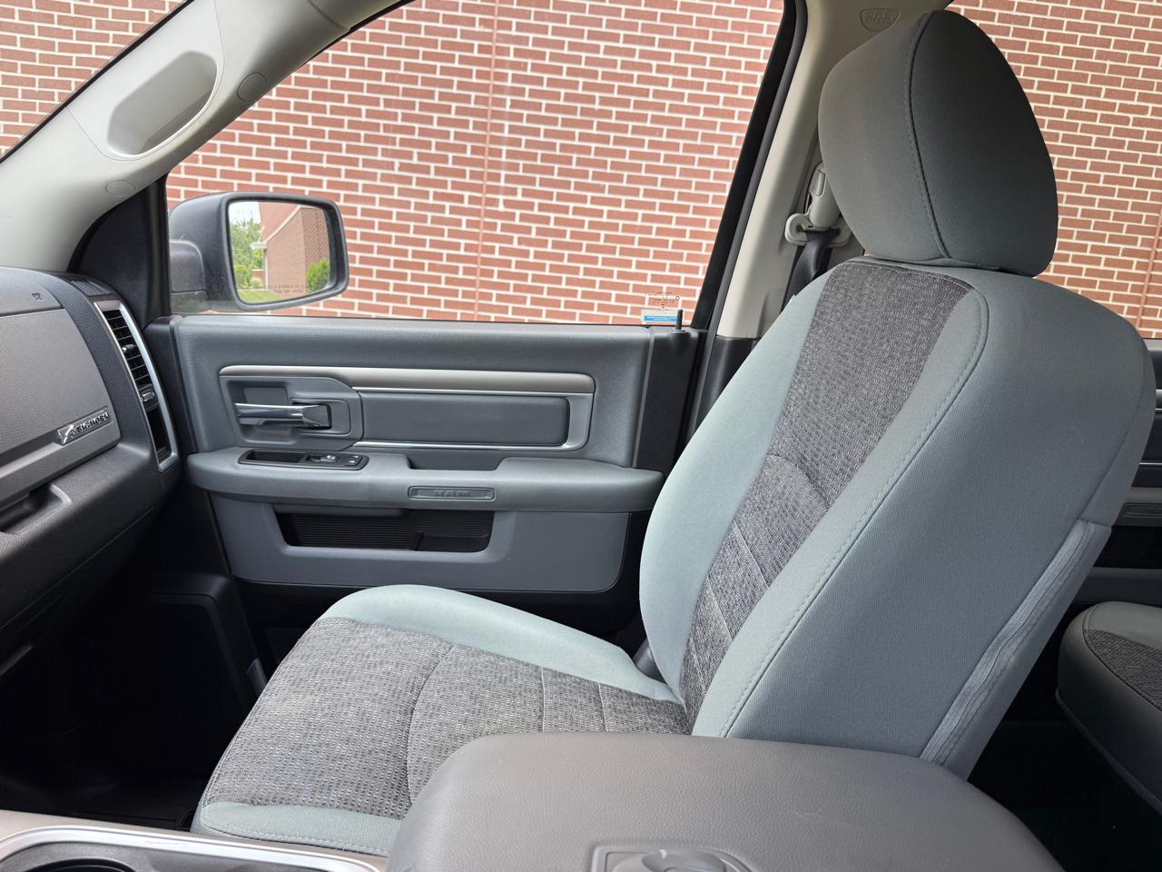 RAM 1500 4WD Crew Cab 140.5" Big Horn 2016