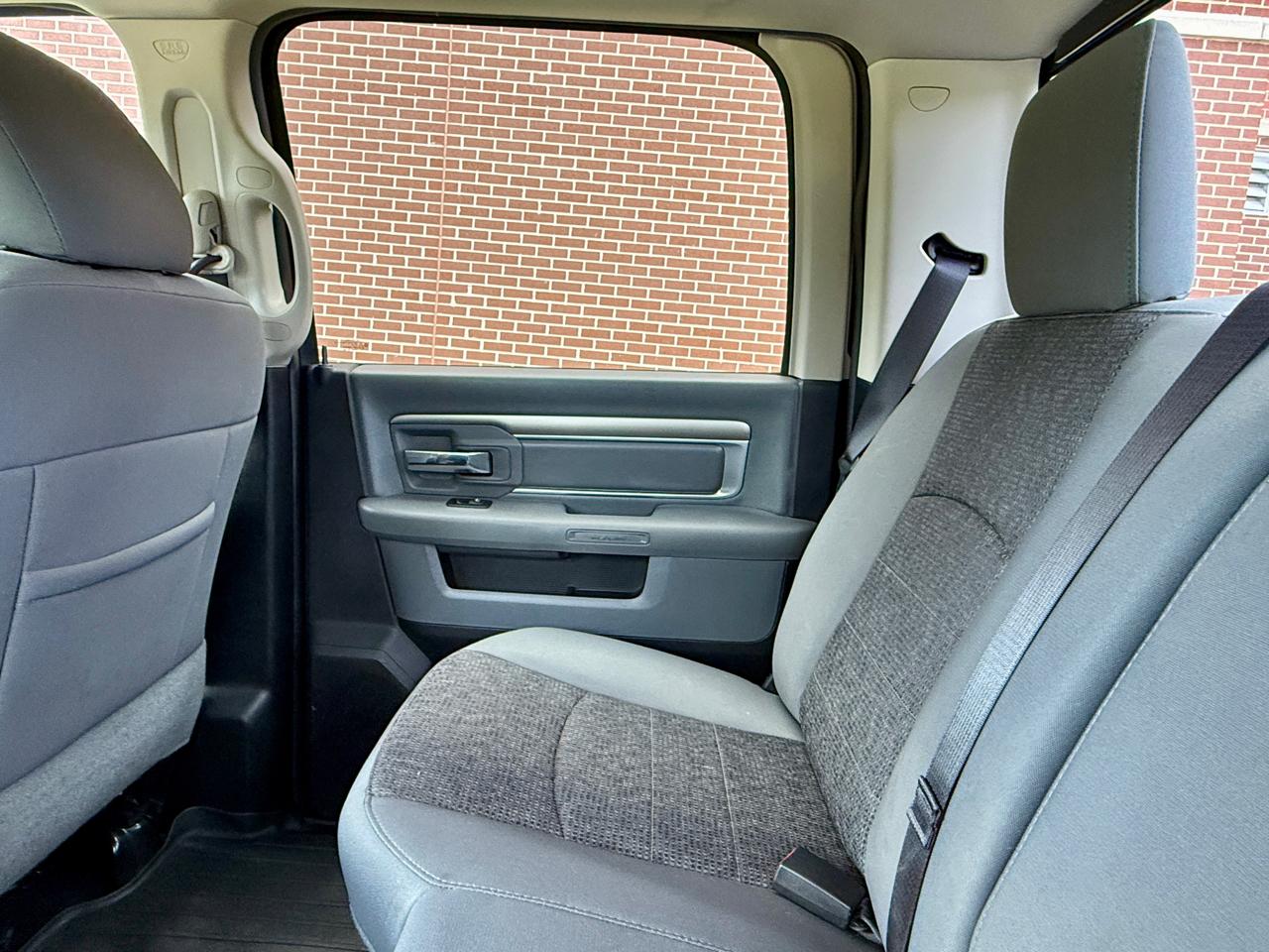 RAM 1500 4WD Crew Cab 140.5" Big Horn 2016