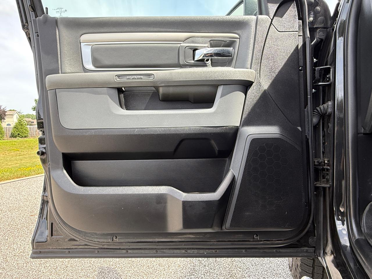 RAM 1500 4WD Crew Cab 140.5" Big Horn 2016