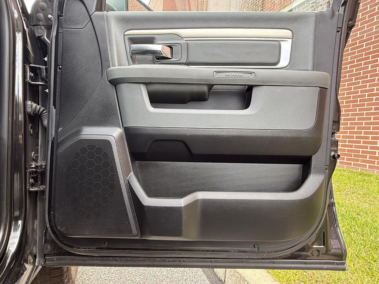 RAM 1500 4WD Crew Cab 140.5" Big Horn 2016