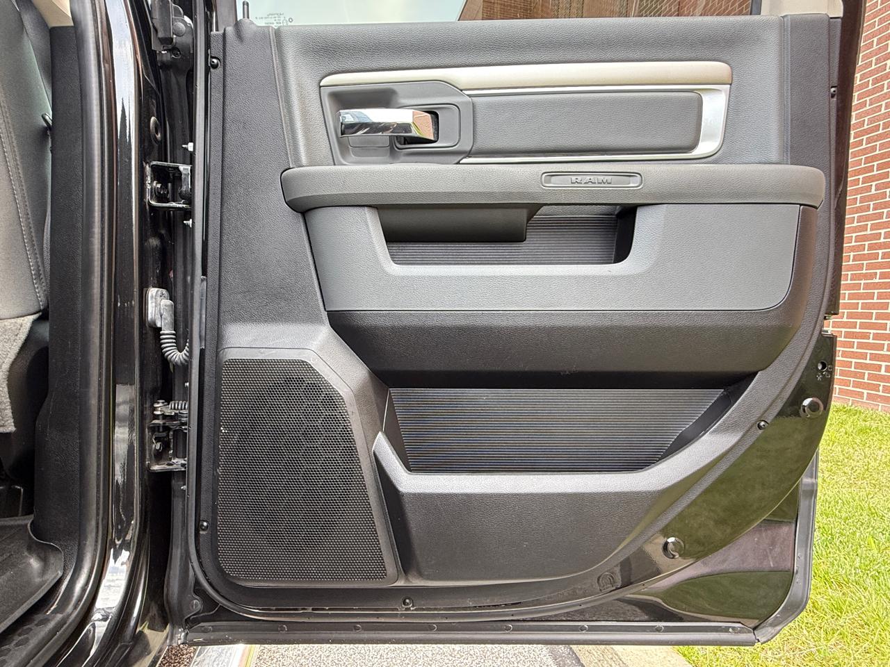 RAM 1500 4WD Crew Cab 140.5" Big Horn 2016