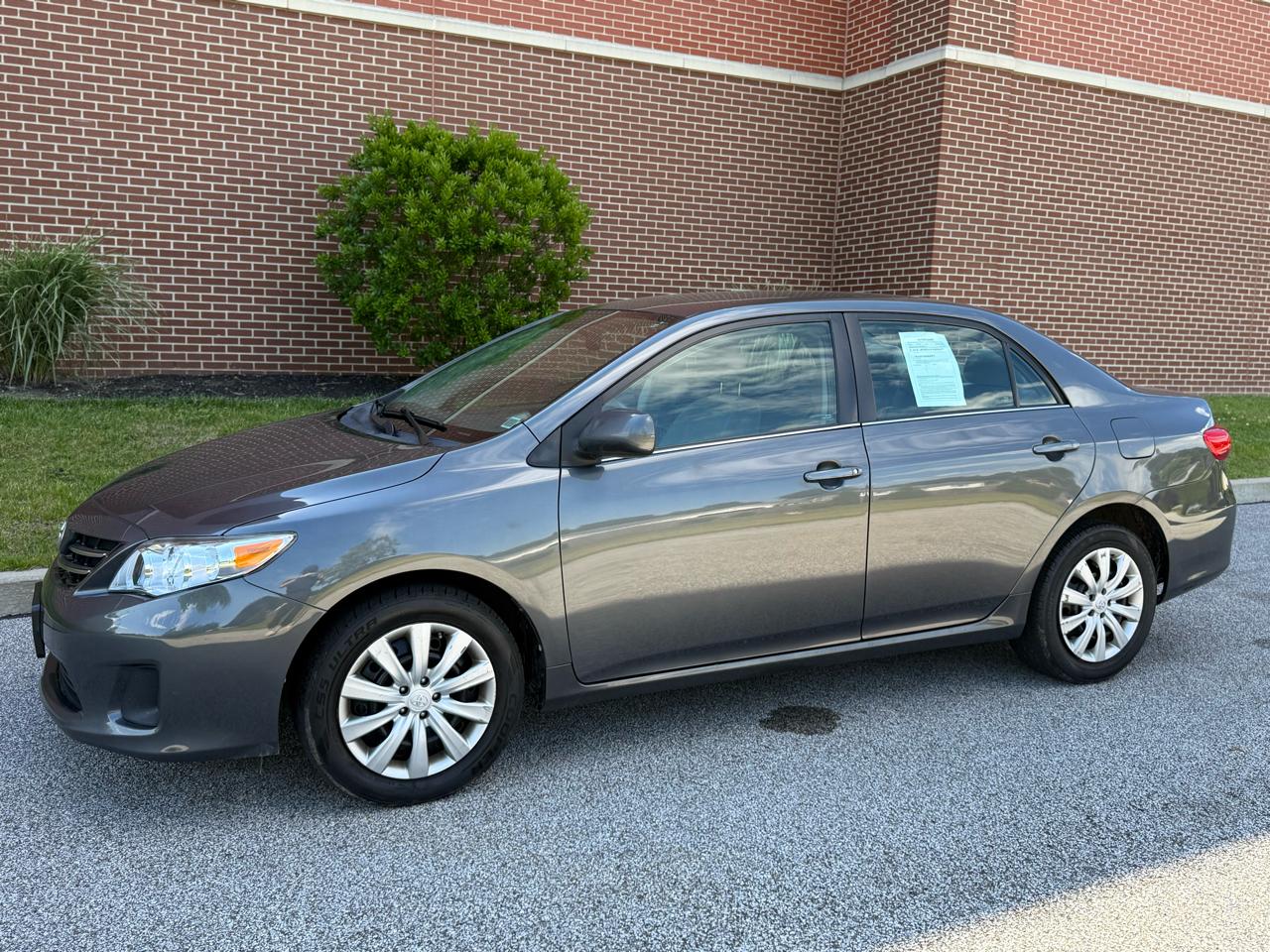 Toyota Corolla 4dr Sdn Auto LE Special Edition (Natl) 2013