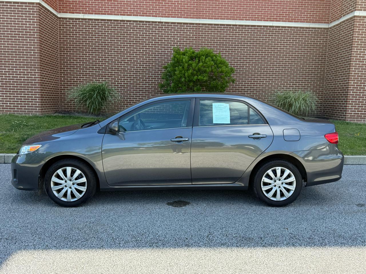 Toyota Corolla 4dr Sdn Auto LE Special Edition (Natl) 2013
