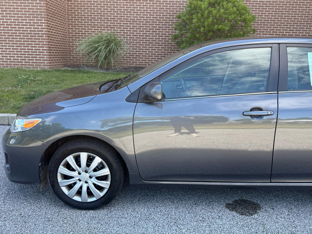 Toyota Corolla 4dr Sdn Auto LE Special Edition (Natl) 2013