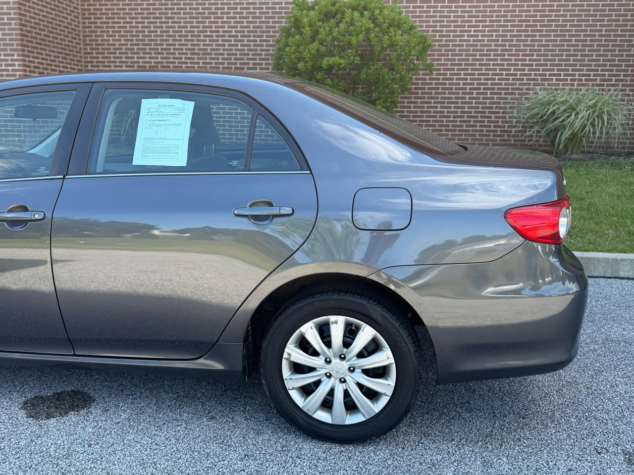 Toyota Corolla 4dr Sdn Auto LE Special Edition (Natl) 2013