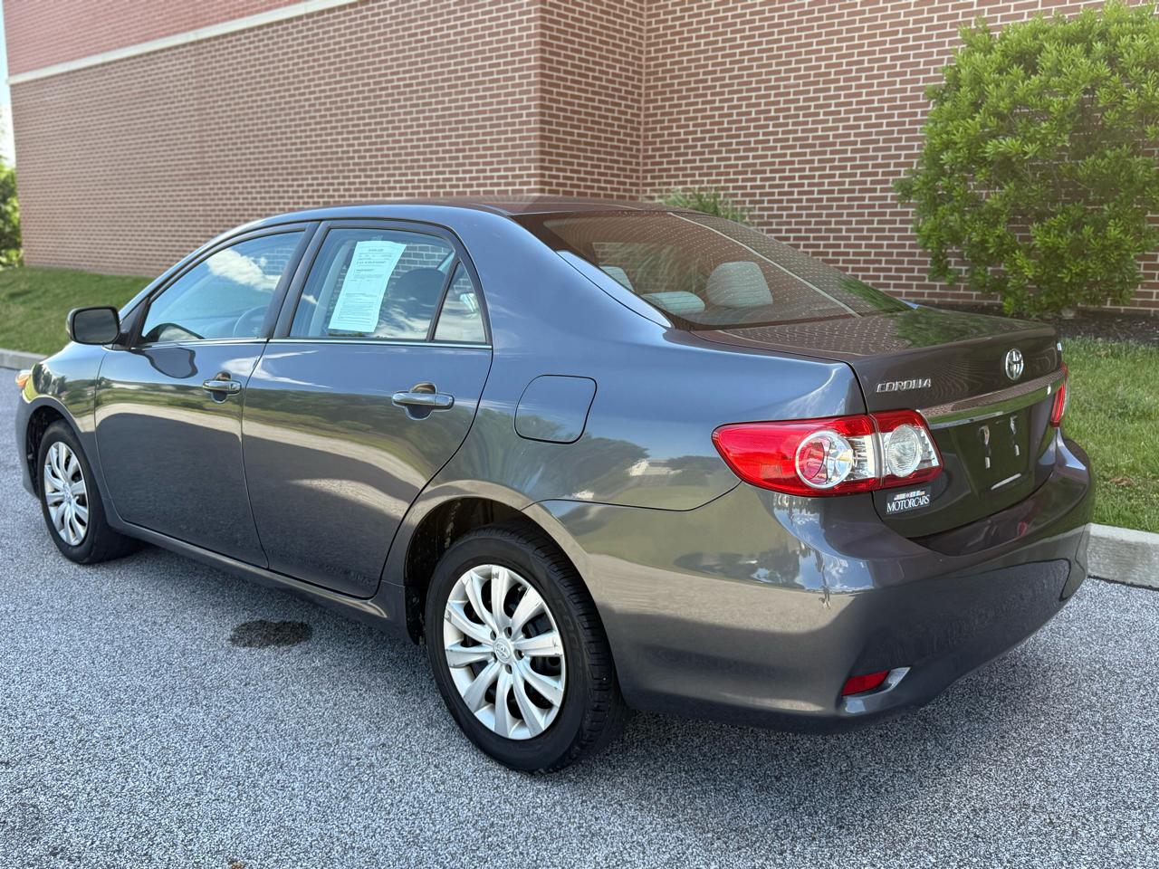 Toyota Corolla 4dr Sdn Auto LE Special Edition (Natl) 2013