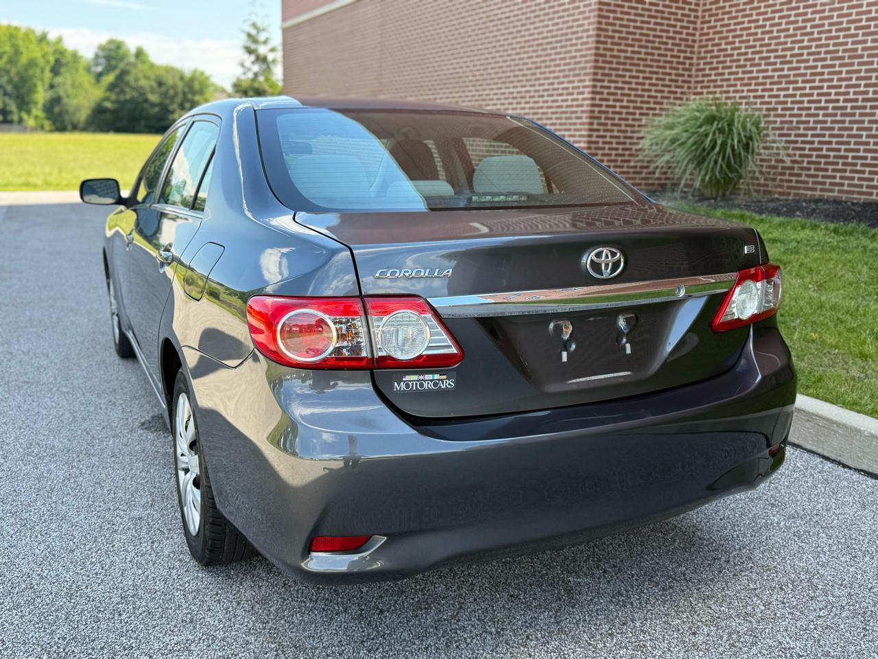 Toyota Corolla 4dr Sdn Auto LE Special Edition (Natl) 2013